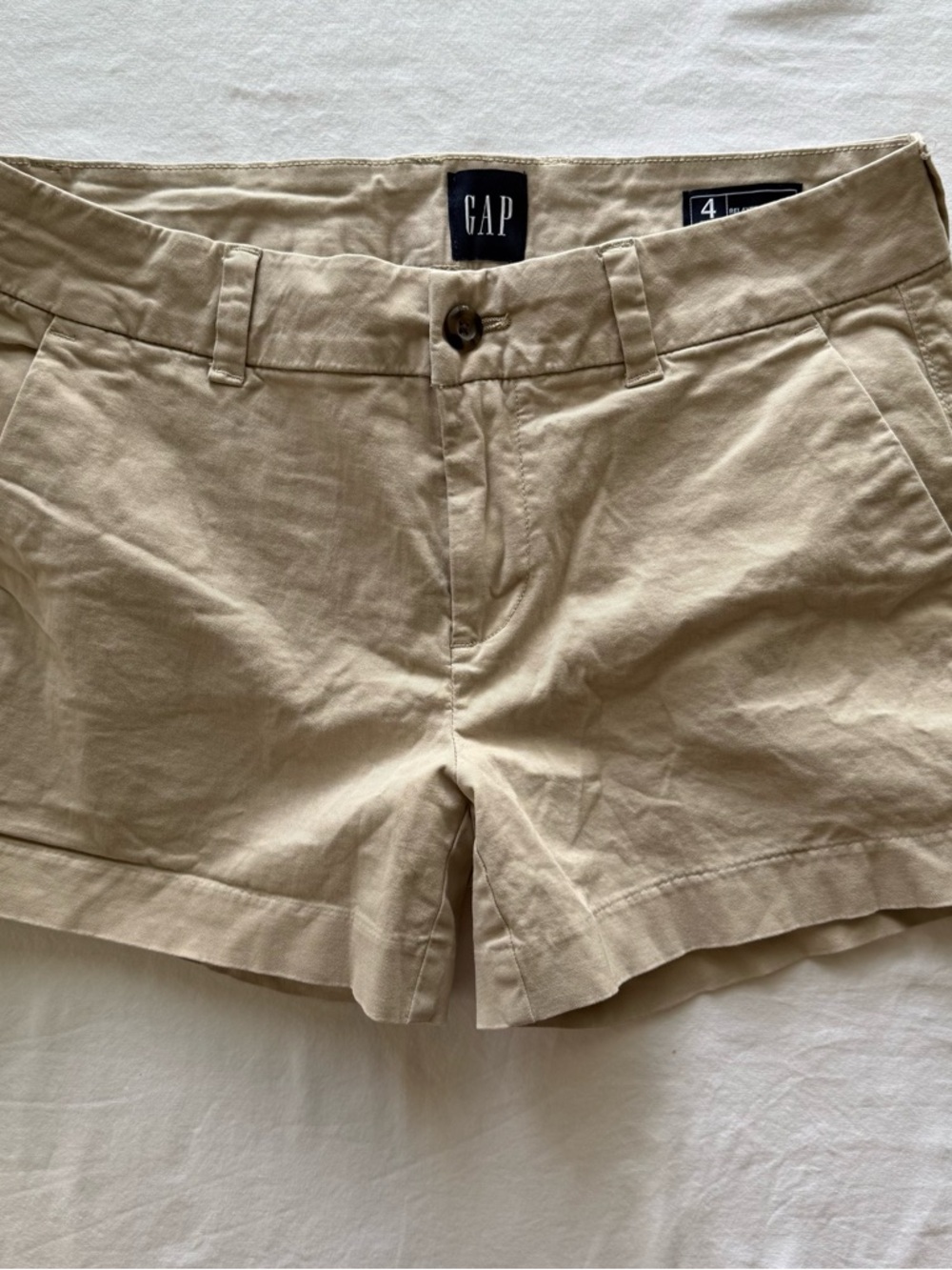 GAP Relaxed Girlfriend Womens Khaki Shorts Size 4 Cuffed Chino